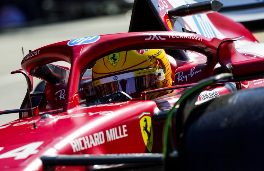 Lewis Hamilton torna a sorridere dopo una qualifica quantomeno incoraggiante a Zandvoort.