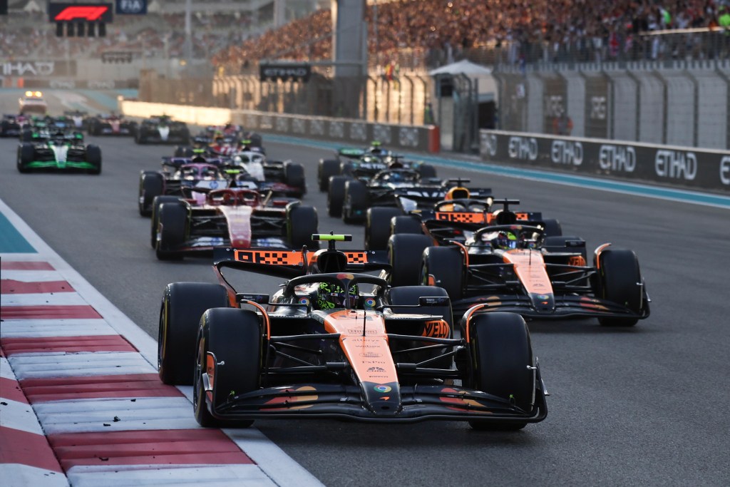 
Il Gran Premio dell’Azerbaigian 2025 potrebbe entrare nella storia della Formula 1. Questo weekend, infatti, la McLaren ha l’occasione di chiudere definitivamente i conti e conquistare il titolo costruttori con largo anticipo, centrando un traguardo che non si vedeva da oltre trent’anni.