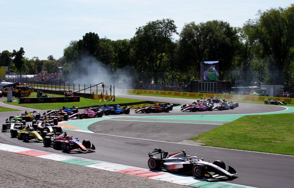 Caos, incidenti e tanti colpi di scena nel Tempio della Velocità di Monza: come sono cambiate le classifiche di F2? Vediamolo insieme