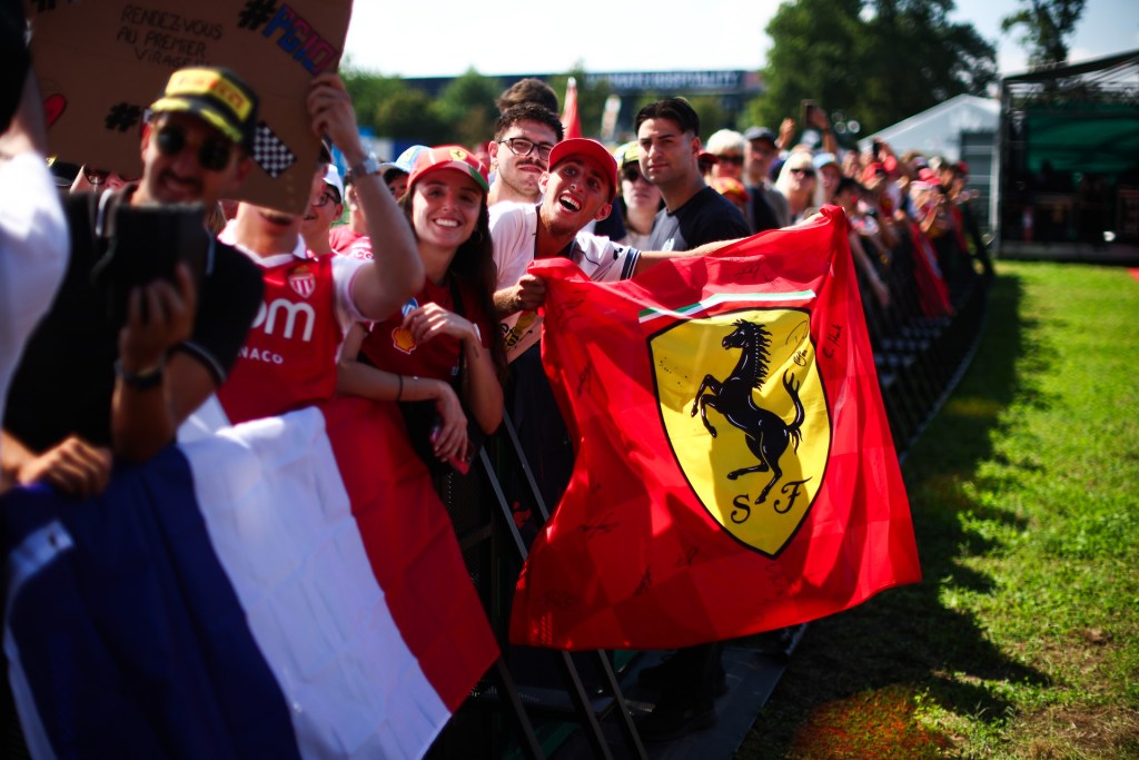 Il TP della Ferrari chiarisce la strategia dopo le qualifiche di Monza. Per la Rossa quarta posizione con il monegasco, mentre Hamilton partirà decimo scontando la penalità...