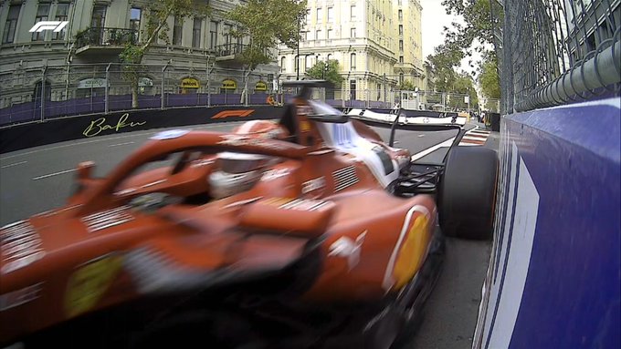 Lewis Hamilton e Charles Leclerc in testa nelle FP2 a Baku, Norris ha concluso anticipatamente la sua sessione a causa di un impatto con il muro.
