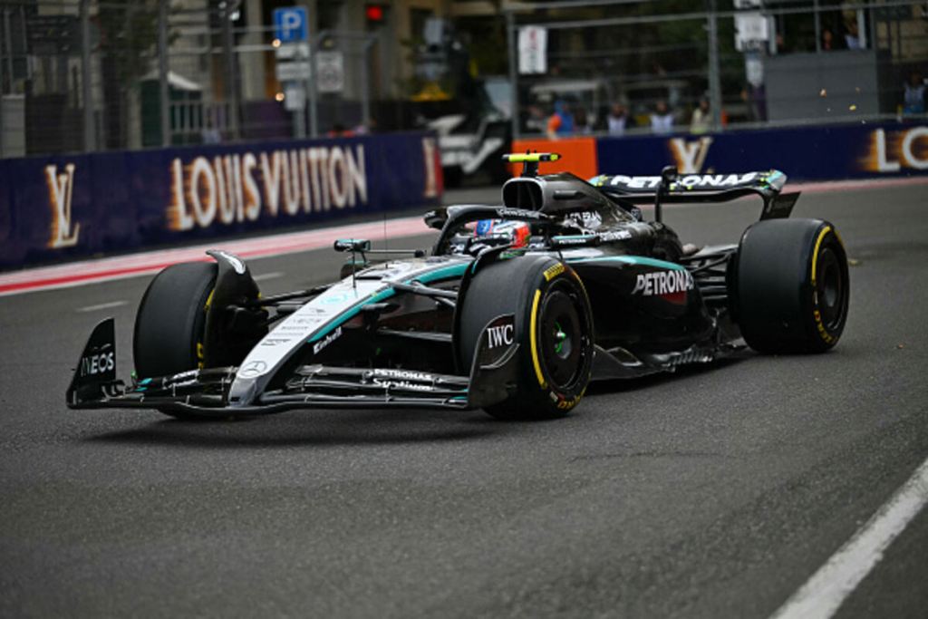 Dopo un avvio di stagione difficile e una serie di gare sottotono in Europa, Kimi Antonelli trova finalmente fiducia al Gran Premio dell’Azerbaijan, dove chiude quarto. Ora l’obiettivo del giovane pilota Mercedes è trasformare questo risultato in una continuità di prestazioni solide fino alla fine della stagione.