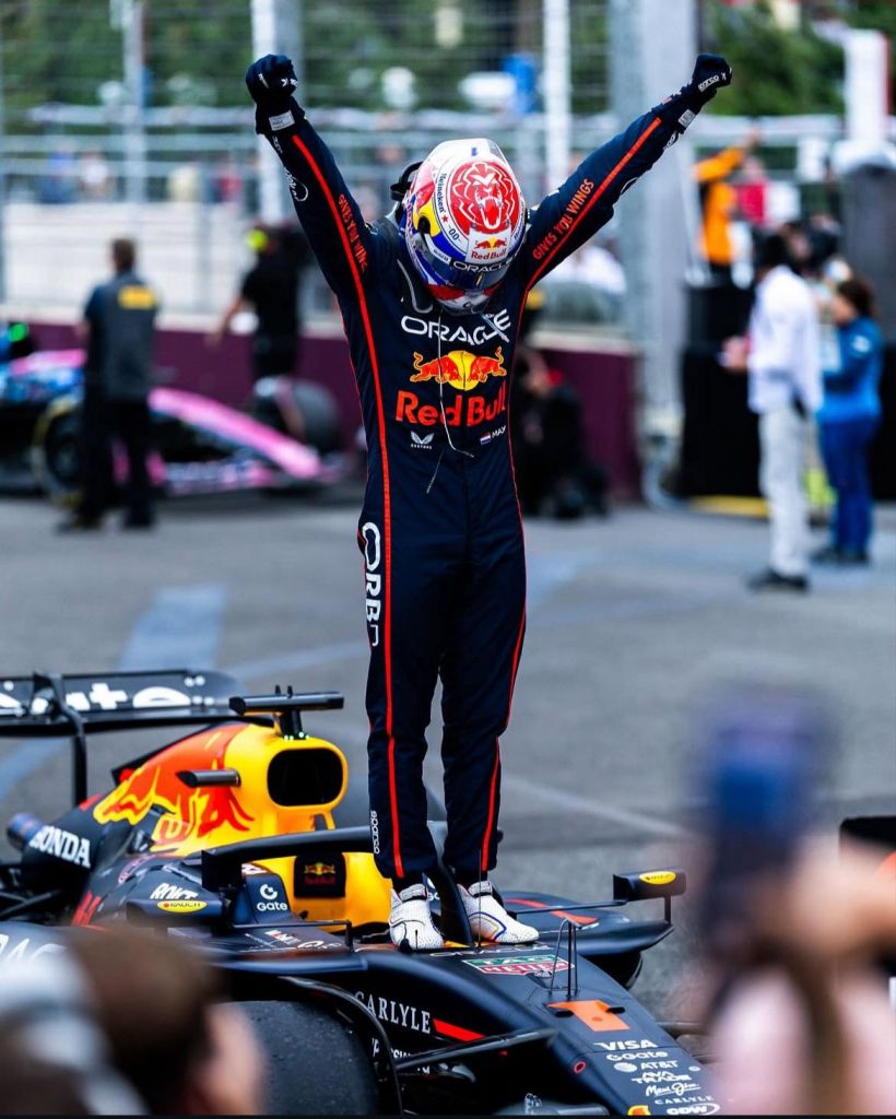 max verstappen trionfa a baku