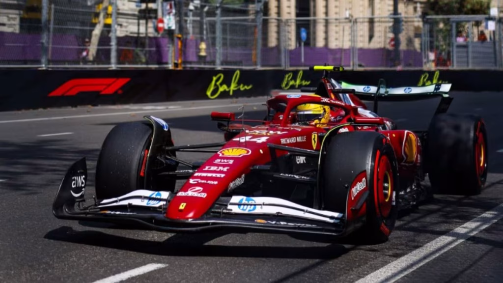 Lewis Hamilton sta vivendo una stagione complicata in Ferrari: la SF-25 si rivela difficile da guidare e i risultati stentano ad arrivare. Tra tensioni in pista e critiche da parte di ex piloti, il sette volte campione del mondo si trova al centro di un acceso dibattito sul suo futuro in squadra.