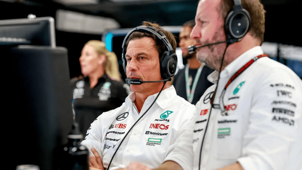 Kimi Antonelli ha ricevuto la sua prima critica pubblica da parte del team Mercedes, con il boss Toto Wolff che ha definito la sua prestazione al Gran Premio d’Italia “sottotono”.