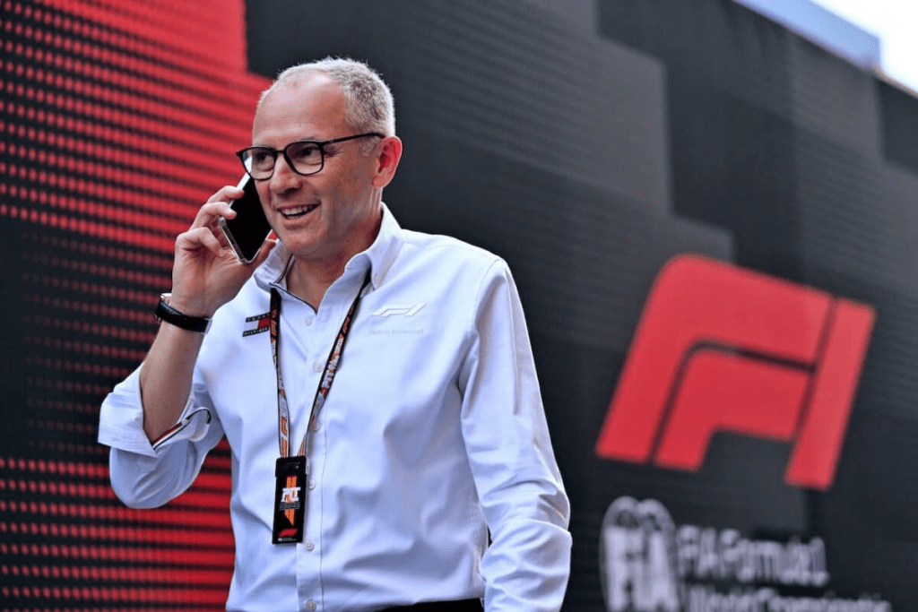 Tutti vogliono la F1. Domenicali spegne l’entusiasmo dei nuovi pretendenti, avvertendo che il sistema non reggerà oltre l’undicesimo team.