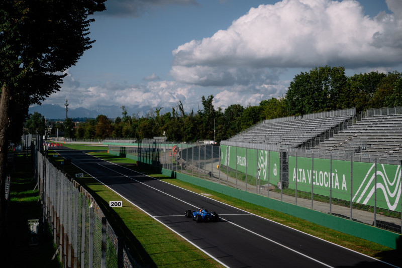 Si è concluso a Monza il secondo e ultimo giorno di test privati Pirelli dedicati allo sviluppo delle gomme 2026, con Carlos Sainz al volante della Williams e Isack Hadjar per Racing Bulls impegnati nella sessione pomeridiana.