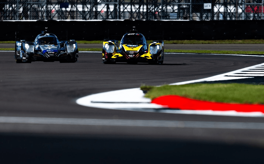 Il campionato ELMS ritorna sul leggendario circuito britannico dopo sei anni e il primo segnale arriva forte e chiaro: Esteban Masson, leader della classifica, ha dettato il ritmo nella prima sessione di prove libere delle 4 Ore di Silverstone.