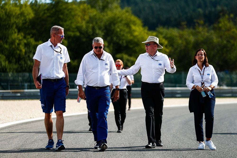 F1 | Le linee guida su come comportarsi in pista sono state spesso oggetto di discussione quest'anno, ma George Russell ritiene che ci sia una soluzione per risolvere l'inconsistenza delle decisioni dei commissari.