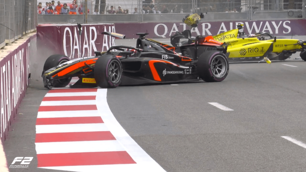 Jak Crawford conquista la Pole Position nelle qualifiche di F2 del GP d'Azerbaijan davanti ai due italiani Leonardo Fornaroli e Gabriele Minì