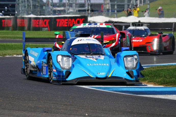 La seconda sessione di prove libere all’Indianapolis Motor Speedway si è conclusa con un nuovo squillo da parte della Meyer Shank Racing: la #60 Acura ARX-06, guidata da Tom Blomqvist, ha confermato il proprio stato di forma facendo segnare il miglior tempo assoluto.