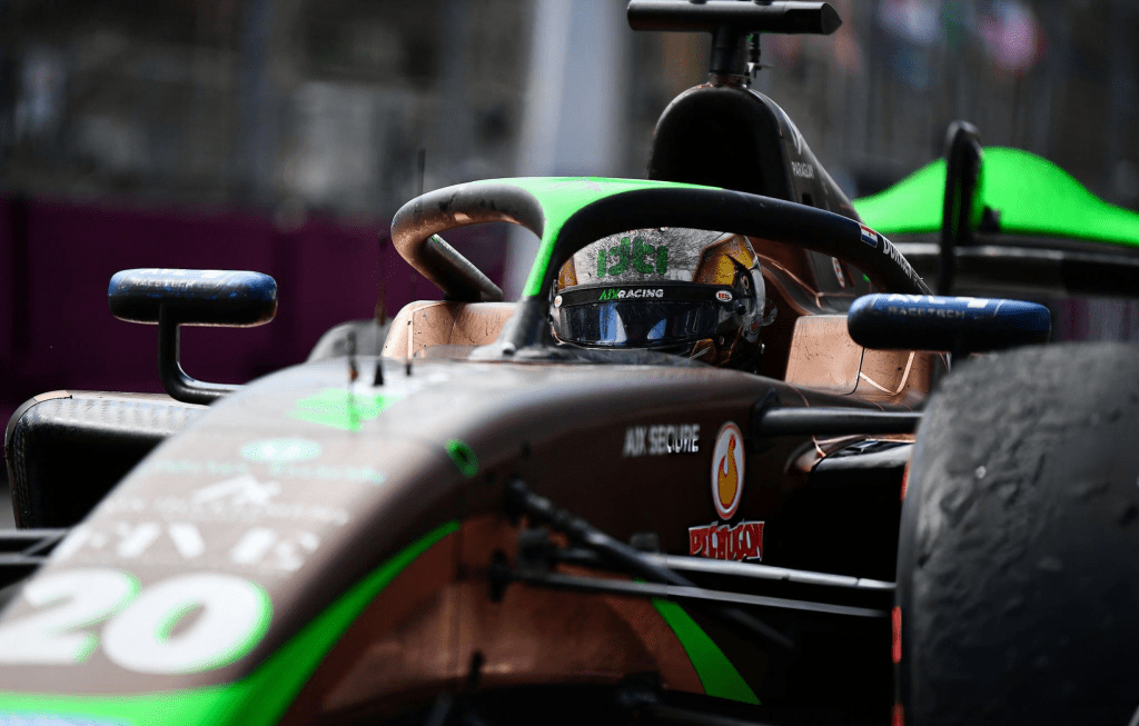 Scopriamo insieme i Top e Flop del GP d'Azerbaijan di F2 tra passaggi ravvicinati al muro, bandiere rosse, rimonte ed il solito spettacolo
