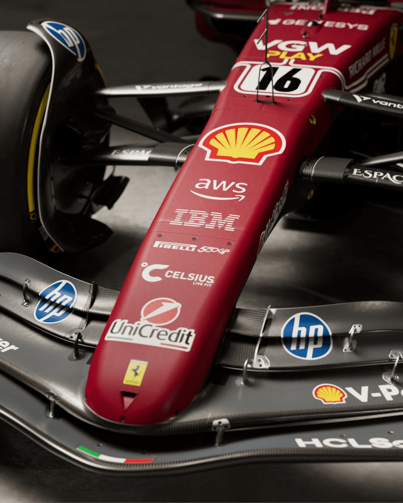 Ferrari ha ufficialmente presentato la livrea speciale con cui scenderà in pista al Gran Premio d’Italia 2025 a Monza, celebrando i 50 anni dal primo titolo mondiale di Niki Lauda con la Scuderia.