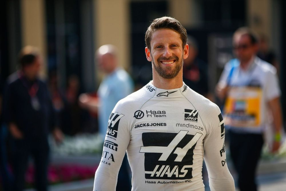 Cinque anni dopo il terribile incendio che nel 2020 pose fine alla sua avventura in Formula 1, Romain Grosjean ritrova il volante di una monoposto del Circus.