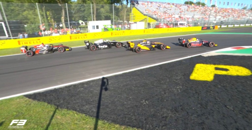 Battaglia a 3 per la vittoria della Sprint Race di F3.