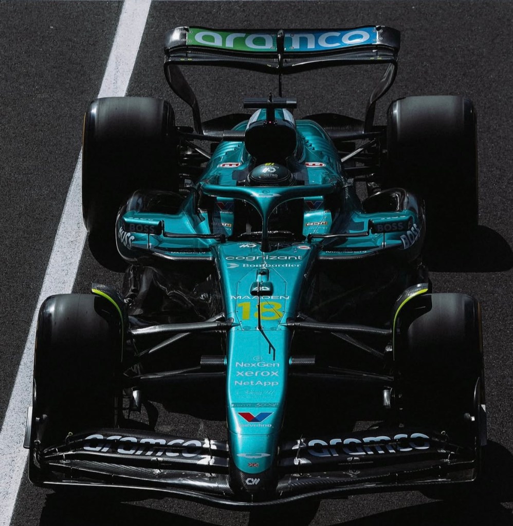 Stroll sulla vettura dell'Aston Martin F1 Team.