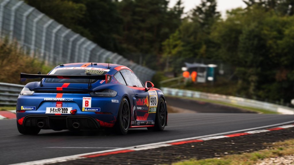 Max Verstappen ha vissuto un weekend diverso dal solito, lontano dalle monoposto di Formula 1 ma sempre con il casco ben saldo in testa al Nürburgring.
