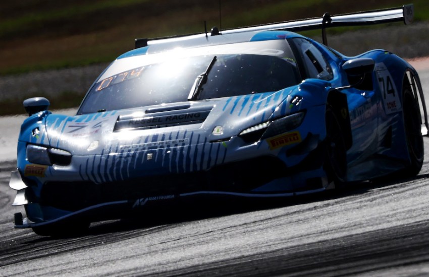 Il weekend finale del GT World Challenge Europe Sprint Cup a Valencia si è aperto con una sessione di prove libere decisamente insolita.
