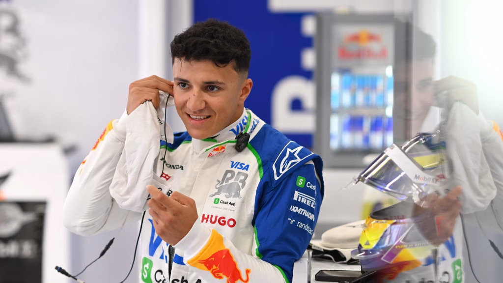 Il rookie francese della Racing Bulls racconta l’emozione di duellare con il sette volte campione del mondo. Hadjar spiega perché considera Lewis uno dei più grandi di sempre...