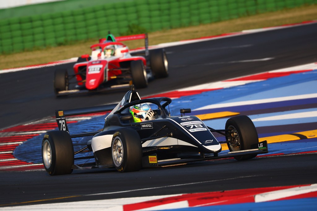 Gabriel Gomez, autore di una fantastica stagione in F4 Italia, in attesa di scoprire cosa gli riserverà la carriera 