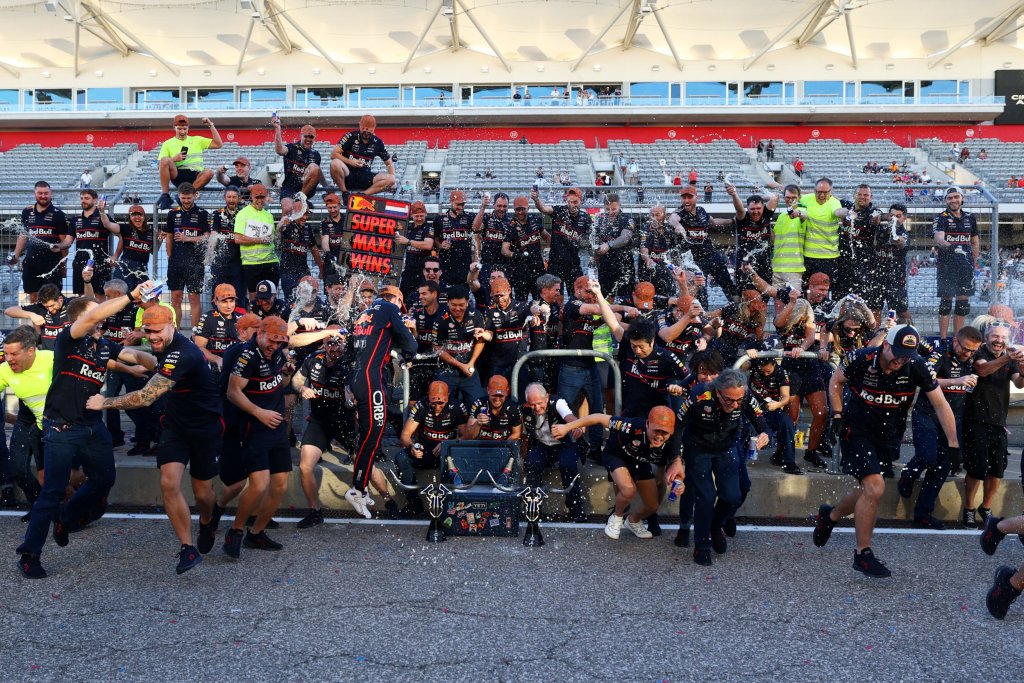 L’amministratore delegato del team di Woking non esclude uno scenario simile a quello del 2007. Zak Brown conferma la lotta a due punte in McLaren...