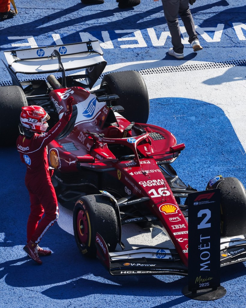 Charles Leclerc sorride ancora con il 2° posto in Messico dopo il podio ad Austin. Il monegasco ha conquistato il 50° podio in Formula 1 con la Ferrari.