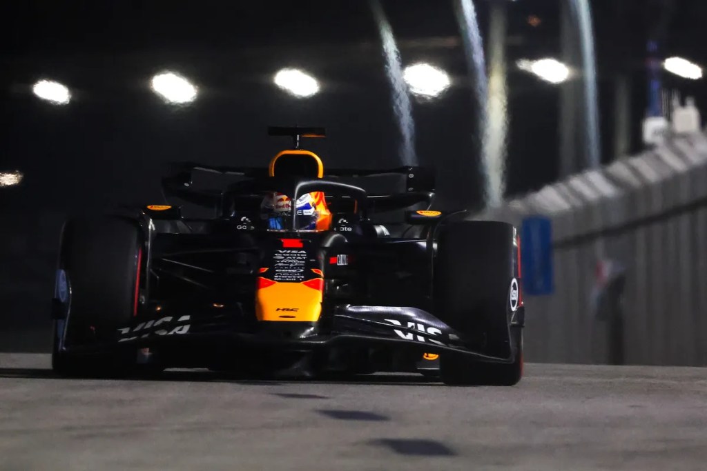 Nel 2007 Kimi Raikkonen riuscì nell’impossibile: rimontare su Lewis Hamilton nelle ultime due gare e conquistare il titolo mondiale per un solo punto. Oggi, Max Verstappen si trova in una situazione molto simile.