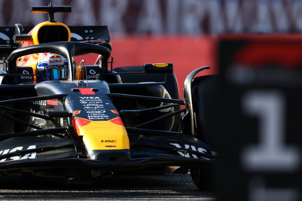 Il weekend di Austin è ormai alle spalle, ma in casa Red Bull le riflessioni continuano. Al termine di un Gran Premio cruciale per la lotta mondiale, Helmut Marko ha confermato che le prossime settimane saranno decisive per definire la line-up piloti della stagione 2026.
