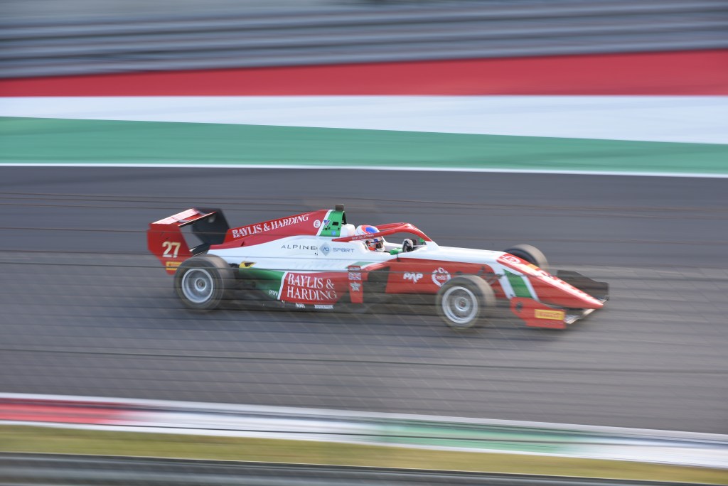 Un altro titolo in bacheca, un futuro promettente in Formula 3 con Trident ed una lunga lista di Academy interessate a lui: ecco Freddie Slater, il protagonista del campionato FRECA 2025
