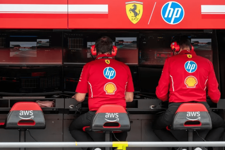 Un altro risultato amaro per la Ferrari nella qualifica di Singapore. Eppure i tempi delle FP1 e del Q1 parlavano diversamente: le scuse di Vasseur.