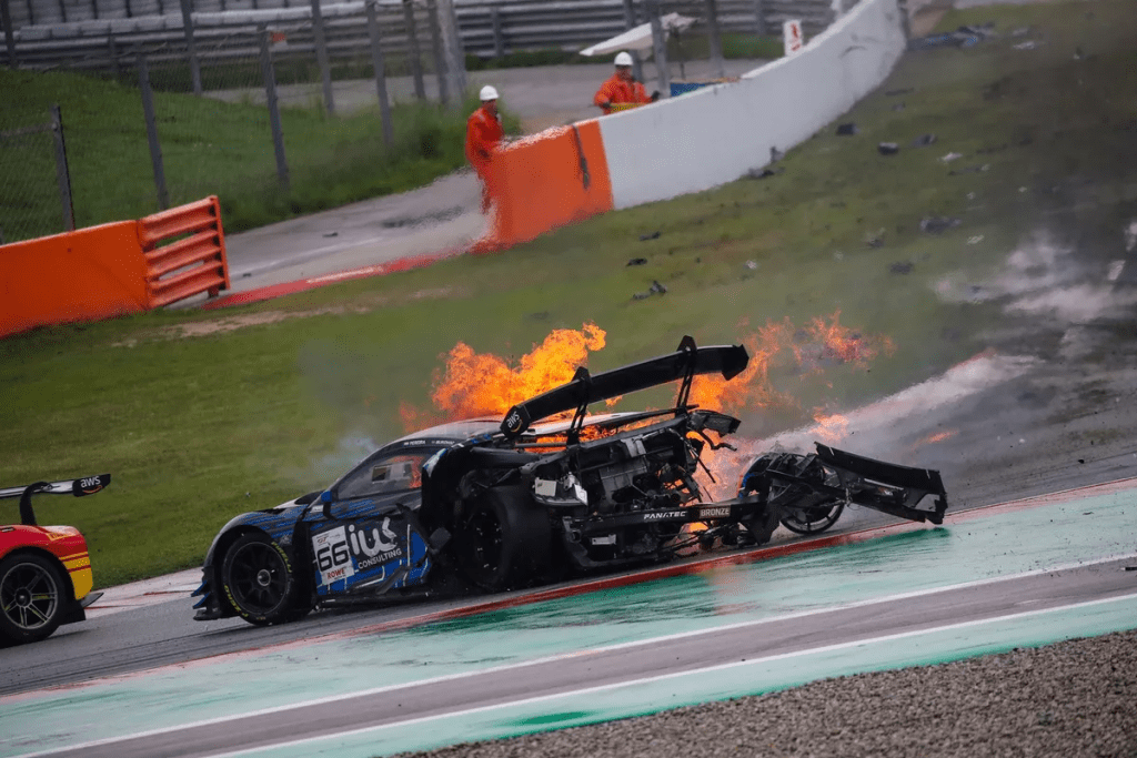 gara 1 gtwc barcellona, incidente T1