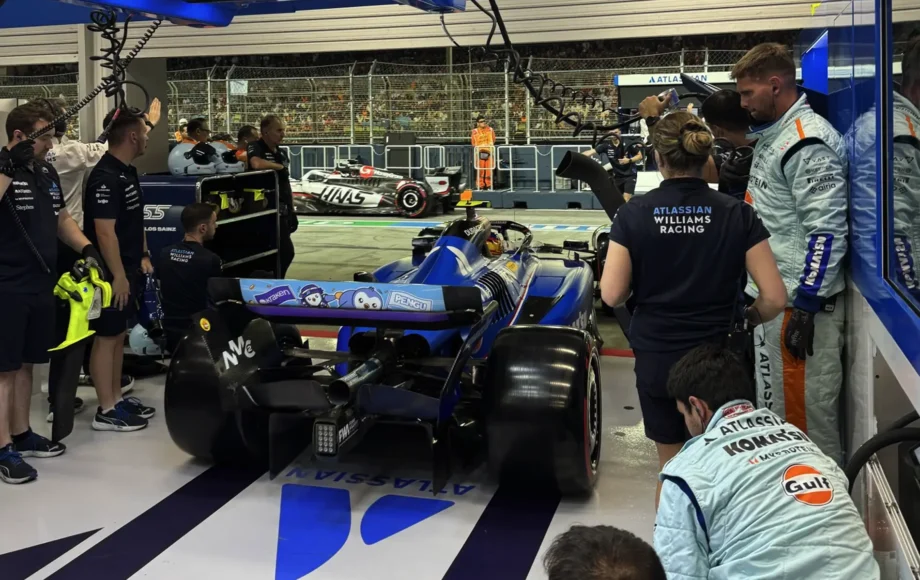 Nonostante la doppia squalifica al sabato, la Williams si riscatta con una rimonta convincente di Sainz e preziose indicazioni tecniche.