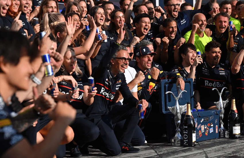 Verstappen sostiene che la RB21 abbia sempre avuto del potenziale tecnico: ha ragione? Forse la Red Bull non è una macchina così difettosa come molti pensavano all'inizio della stagione 2025. Max Verstappen ha spiegato che il potenziale dell'auto c'era ma la squadra non è mai riuscito ad estrarlo: merito di Mekies?