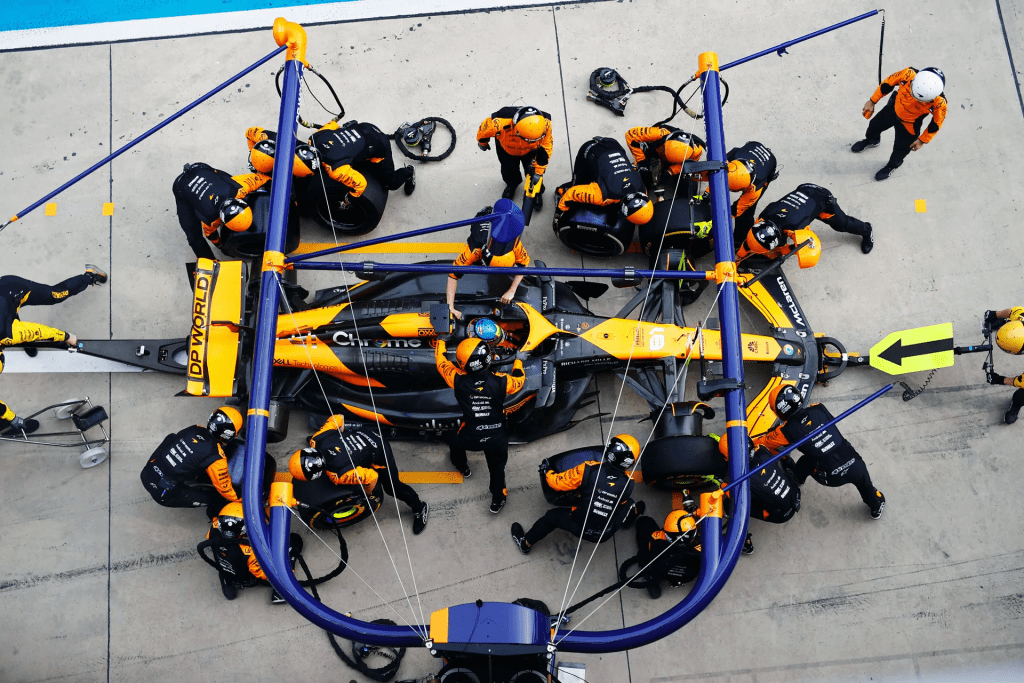 McLaren e i problemi ai pit stop: la soluzione definitiva solo nel 2026
