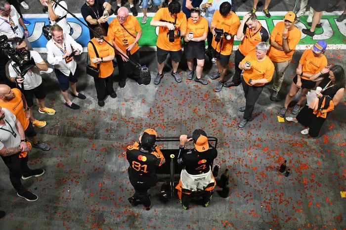 Lando Norris è tornato sull’episodio che lo ha visto coinvolto con il compagno di squadra Oscar Piastri nel Gran Premio di Singapore - un contatto che, pur senza danni per le vetture, ha suscitato discussioni interne e riflessioni personali.