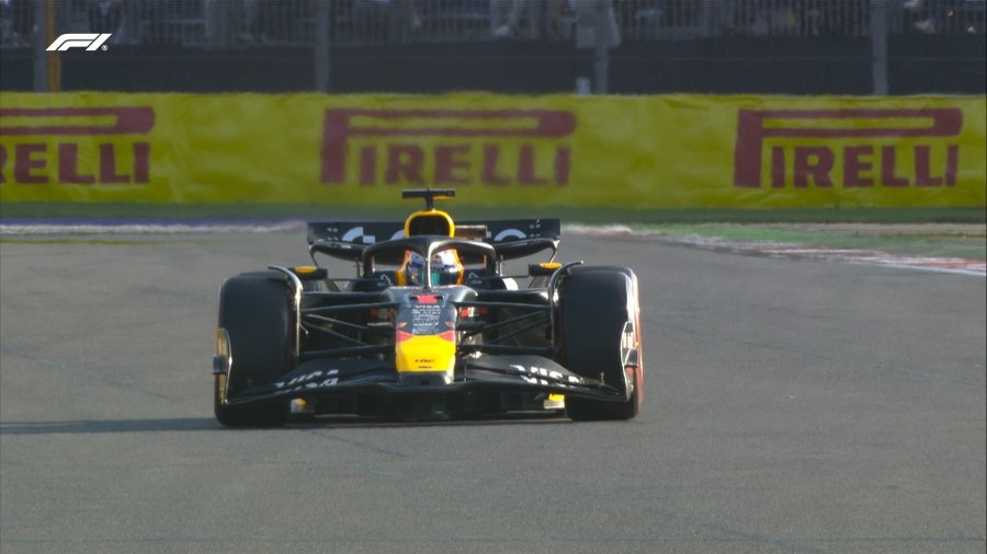 F1 | Le FP2 del GP del Messico si sono concluse con Verstappen in prima posizione. Non distanti Leclerc e Antonelli, leggermente più arretrate le McLaren sul giro secco mentre sul passo gara Norris vola: fondamentale la qualifica di domani.