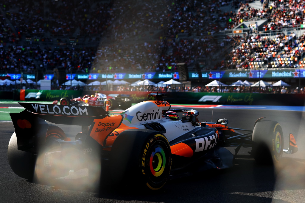 F1 | Le FP2 del GP del Messico si sono concluse con Verstappen in prima posizione. Non distanti Leclerc e Antonelli, leggermente più arretrate le McLaren sul giro secco mentre sul passo gara Norris vola: fondamentale la qualifica di domani.