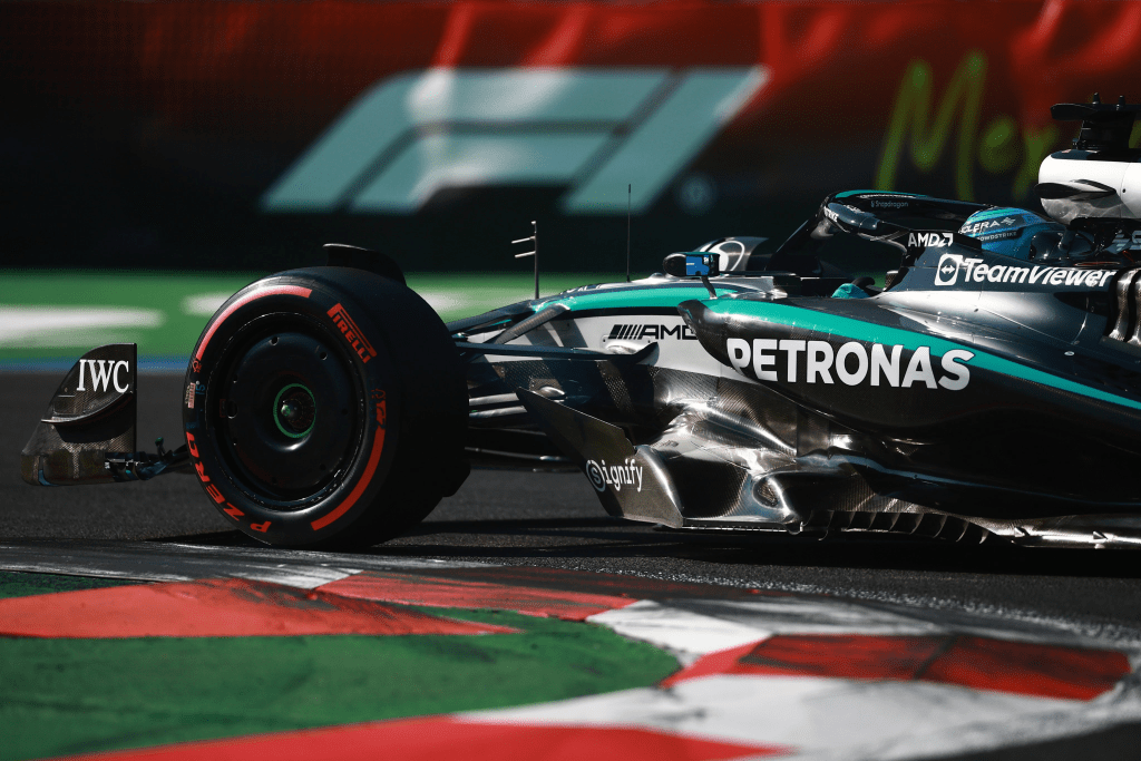 George Russell ha criticato la decisione degli steward di non emettere penalità dopo che cinque piloti hanno tagliato la prima curva all'inizio del Gran Premio del Messico. Il pilota della Mercedes si è espresso anche riguardo lo scambio di posizioni interno con Antonelli.