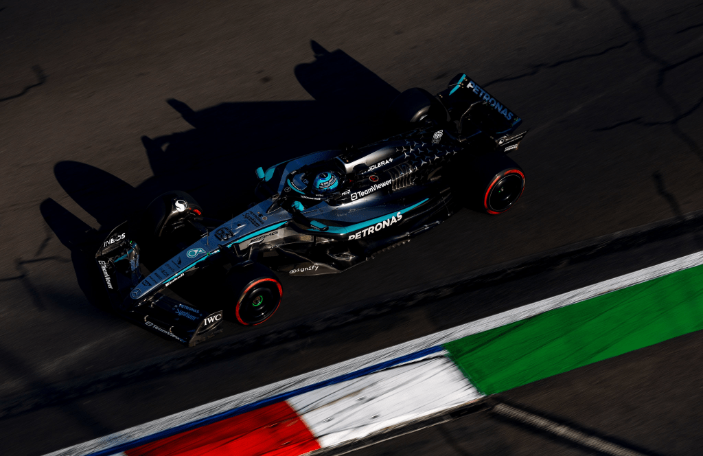 George Russell ha criticato la decisione degli steward di non emettere penalità dopo che cinque piloti hanno tagliato la prima curva all'inizio del Gran Premio del Messico. Il pilota della Mercedes si è espresso anche riguardo lo scambio di posizioni interno con Antonelli.