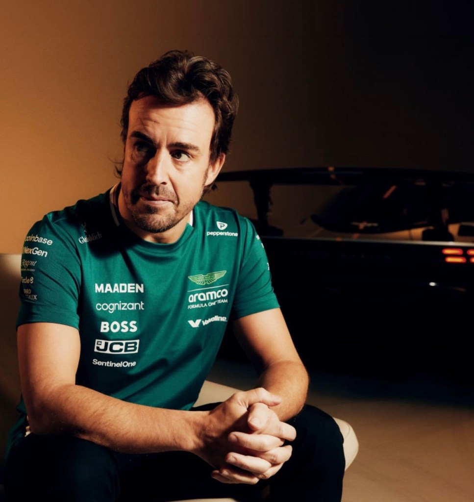 Alonso in veste Aston Martin.