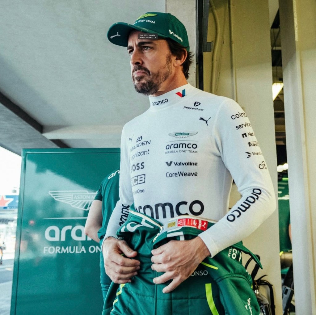 Alonso in veste Aston Martin.
