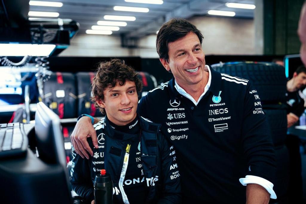Dopo il 13° posto ad Austin, a causa di un incidente con Sainz, Kimi Antonelli ha espresso la sua opinione riguardo a ciò e ha ammesso di aver attraversato un lungo e difficile periodo durante le tappe europee.