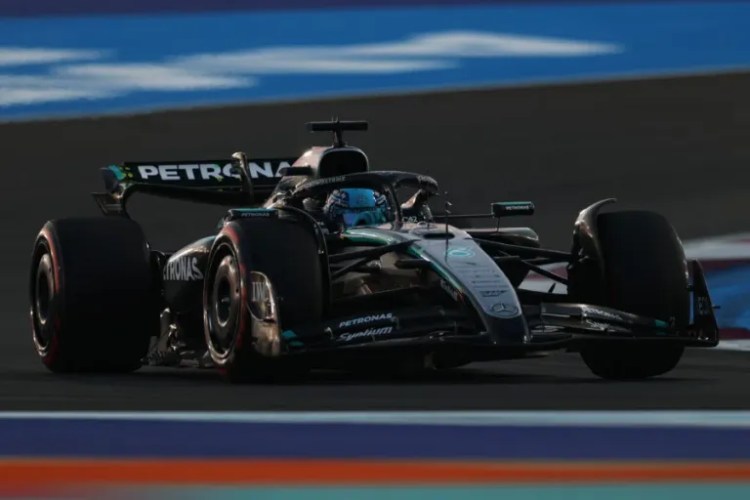 George Russell sul tracciato di Losail.