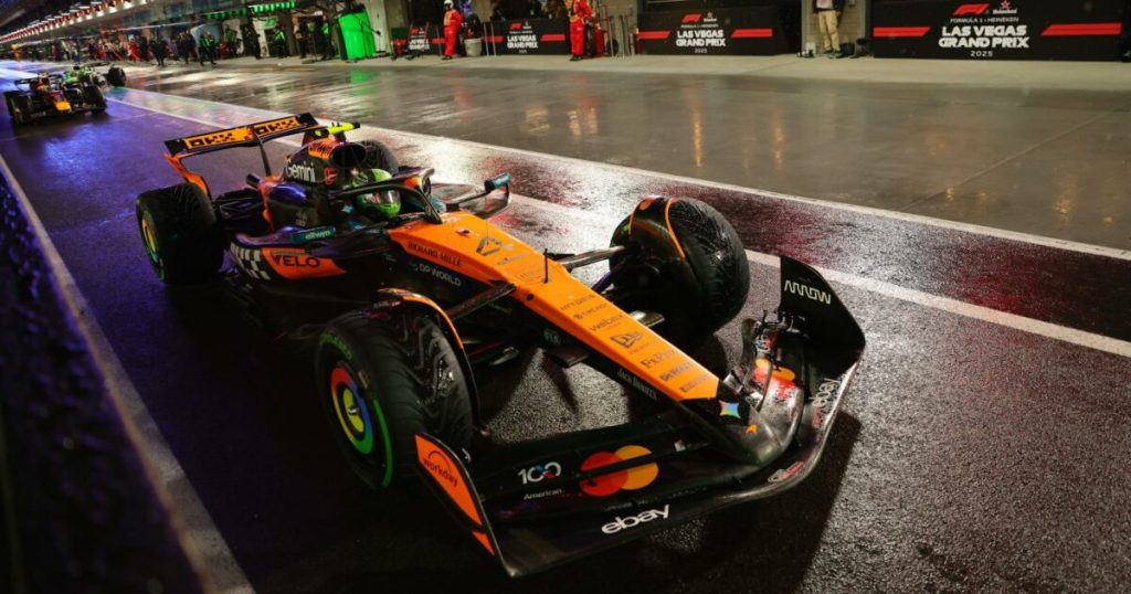 Il team principal Andrea Stella ha spiegato i motivi che hanno portato la MCL39 ad essere esclusa dall'ordine di arrivo del gp. Ora le due Mclaren devono guardarsi dall'assalto di Verstappen.