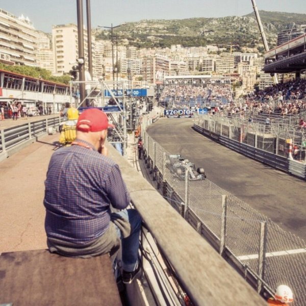 Lewis Hamilton ricorda il rapporto che aveva con Niki Lauda, campione ma soprattutto simbolo di umanità.