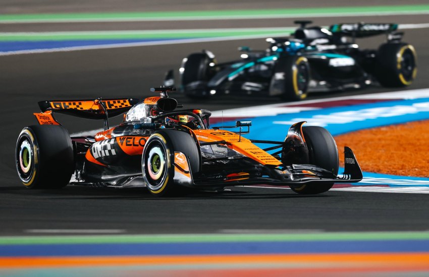 Sprint strategica e poco aggressiva: Piastri comanda, Russell insegue e Norris resiste a Verstappen, mentre la Ferrari delude...