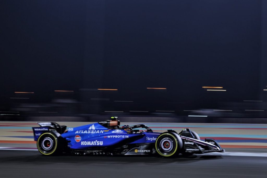 L’ultimo Gran Premio della stagione di F1 non metterà in palio soltanto il titolo mondiale, ma intreccerà una serie di storie e duelli che renderanno il finale di campionato ancora più imprevedibile e affascinante.