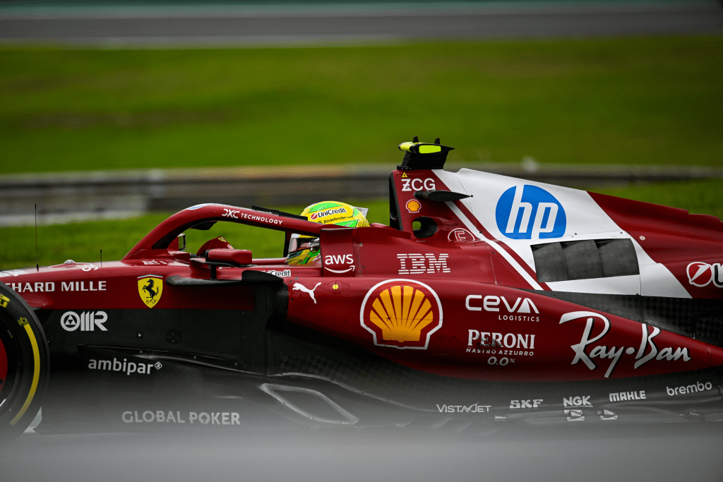 Scoraggiato per l'ennesimo weekend negativo del 2025 che ha definito un incubo, Lewis Hamilton ha parlato della sua gara sfortunata in partenza e ci ha tenuto a scusarsi con la squadra che lavora duramente ogni settimana.