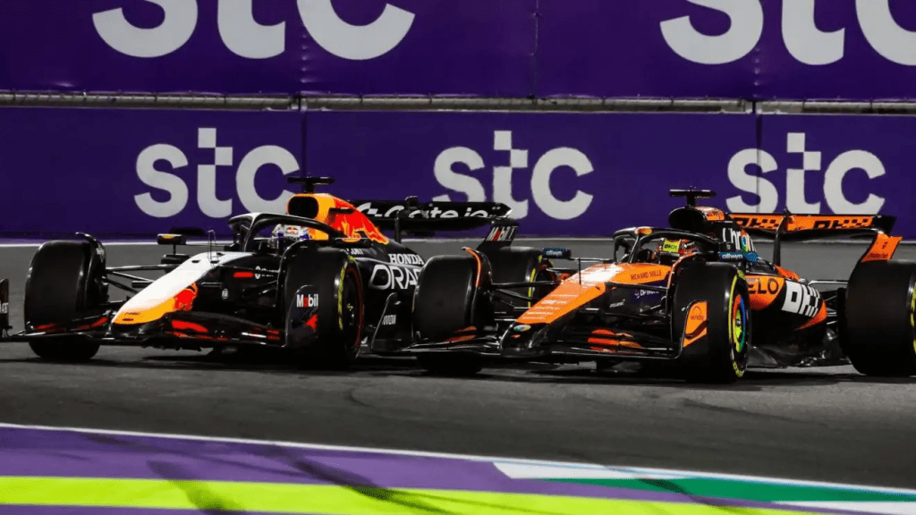 Equilibri interni, pressione crescente e un titolo ancora aperto: ecco come la McLaren, Norris e Piastri, si preparano all’atto finale della stagione.