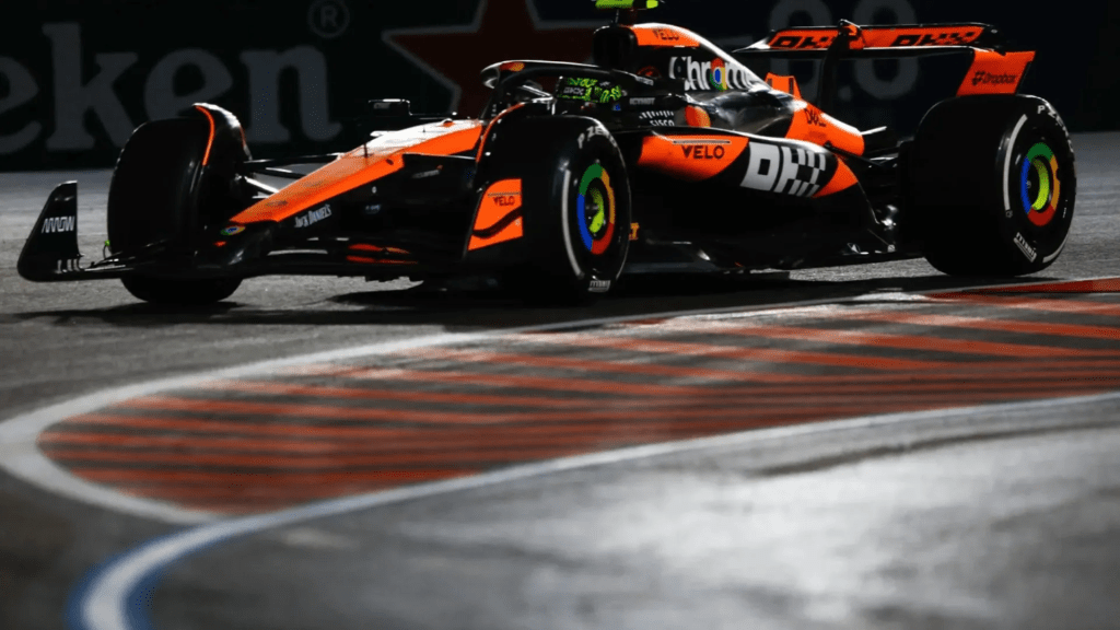 Lando Norris arriva a Las Vegas con l’aura del favorito dopo due vittorie consecutive, ma il pilota della McLaren invita alla cautela. 